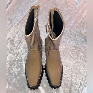 Lattelier Women’s Shiny Leather Boots with Siver Rhinestone